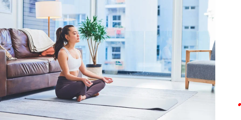 ヨガポーズの女性